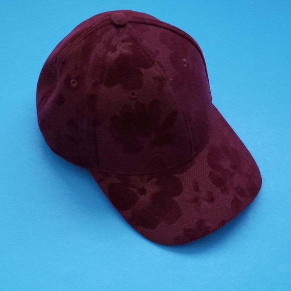 lululemon athletica Accessories - Lululemon Baller Hat *Flocked